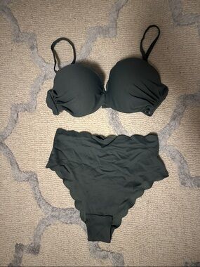 H&M Dark Green Scalloped High-Waist Bikini Set
